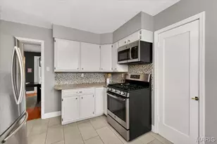 8502 Douglas Ct, Brentwood, MO 63144 - Photo 10