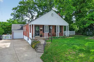 8502 Douglas Ct, Brentwood, MO 63144 - Photo 2
