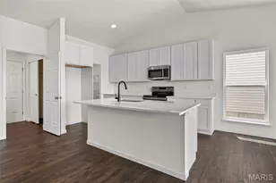 2358 Reiff Dr, Florissant, MO 63031 - Photo 10