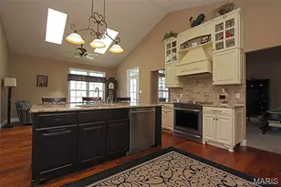 1000 Redbud Ln, Farmington, MO 63640 - Photo 8