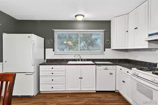 2150 Canterbury Dr, Florissant, MO 63033 - Photo 6