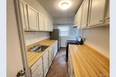 10300 Ross Circle, Saint Louis, MO 63137 - Photo 6