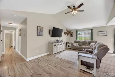 205 Ridgeview Drive, St Robert, MO 65584 - Photo 2