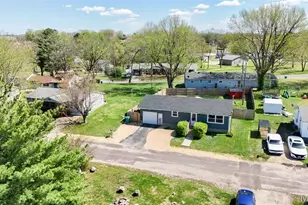 404 Colby St, Bourbon, MO 65441 - Photo 28