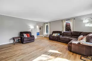 1869 Walnutway Dr, Saint Louis, MO 63146 - Photo 12