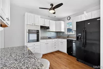12030 Bennington Place, Maryland Heights, MO 63043 - Photo 14
