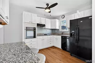 12030 Bennington Pl, Maryland Heights, MO 63043 - Photo 14