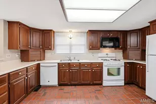 12268 Spring Pl Ct, Maryland Heights, MO 63043 - Photo 2