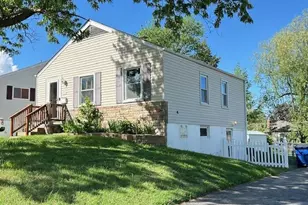 10243 St Katherine Ln, Saint Ann, MO 63074 - Photo 4