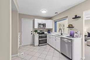 1802 Chelmsford Ct, Saint Louis, MO 63146 - Photo 10