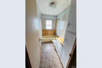 611 W Monroe Avenue, Robertsville, MO 65066 - Photo 4