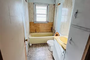 611 W Monroe Ave, Robertsville, MO 65066 - Photo 4