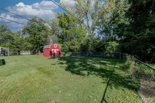 10801 Canter Way Dr, Unincorporated, MO 63114 - Photo 6