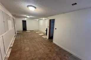 401 S Clark Ave, Saint Louis, MO 63135 - Photo 16