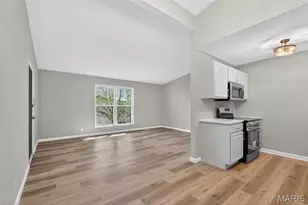 10469 Briarbend Dr, Creve Coeur, MO 63146 - Photo 12