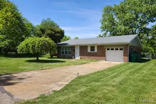 817 Lebon Dr, Saint Louis, MO 63137 - Photo 2