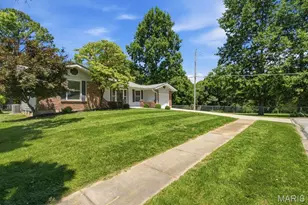 893 Oklahoma Ave, Ballwin, MO 63021 - Photo 2