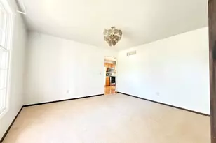 15575 Clover Ridge Dr, Chesterfield, MO 63017 - Photo 12