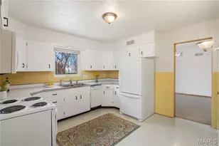 17 Valley Dr, Florissant, MO 63031 - Photo 4