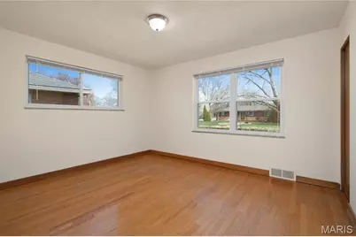 17 Valley Drive, Florissant, MO 63031 - Photo 6