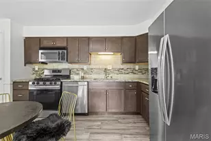 2255 Barcelona Dr, Florissant, MO 63033 - Photo 6