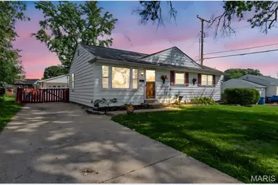 10835 Mallory Drive, Saint Louis, MO 63123 - Photo 1