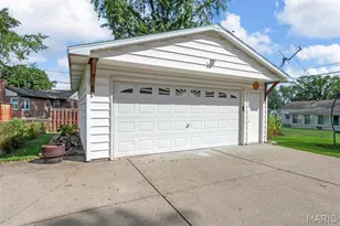 10835 Mallory Dr, Saint Louis, MO 63123 - Photo 2