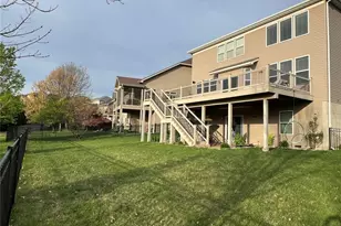 404 Maple Rise Path, Chesterfield, MO 63005 - Photo 2