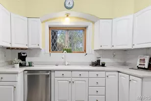 72 Bellerive Acres, Normandy, MO 63121 - Photo 18