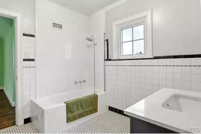 72 Bellerive Acres, Normandy, MO 63121 - Photo 36