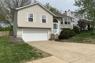 12 Red Cedar Ct, Saint Charles, MO 63303 - Photo 2