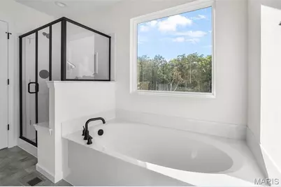225 Heroes Way, Florissant, MO 63031 - Photo 24