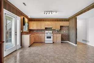 8 Meramec Shores Ct, O'Fallon, MO 63366 - Photo 16