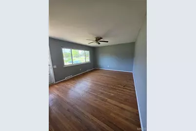 1600 Chickadee Lane, Florissant, MO 63031 - Photo 2