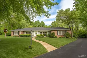 7 Kingston Manor Dr, Ladue, MO 63124 - Photo 2