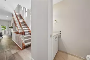 10 Manhattan Mews, Saint Louis, MO 63108 - Photo 4
