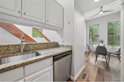 10 Manhattan Mews, Saint Louis, MO 63108 - Photo 16