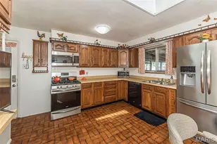 2844 Sugar Tree Ln, Maryland Heights, MO 63043 - Photo 4