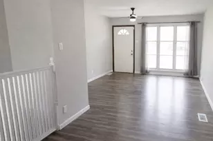 302 Banff Cir, Saint Louis, MO 63137 - Photo 2