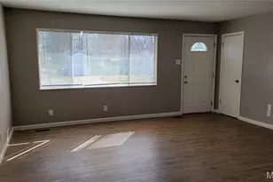 227 Meadowcrest Dr, Ferguson, MO 63135 - Photo 2