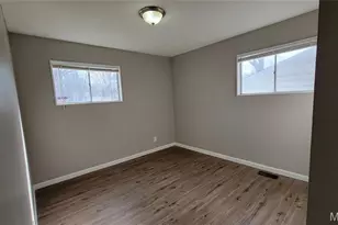 227 Meadowcrest Dr, Ferguson, MO 63135 - Photo 6