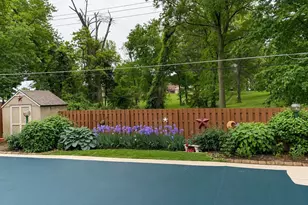 7370 Winchester Dr, Saint Louis, MO 63121 - Photo 32
