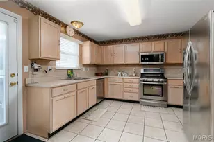 4647 Robbins Grove Dr, Florissant, MO 63034 - Photo 12