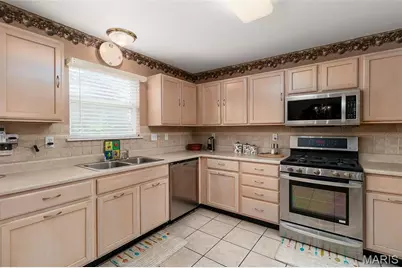 4647 Robbins Grove Drive, Florissant, MO 63034 - Photo 14
