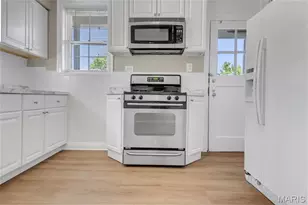 7536 Oxford Dr, Saint Louis, MO 63105 - Photo 8