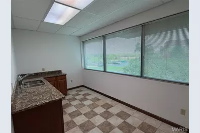 21 Hawk Ridge Circle, Lake Saint Louis, MO 63367 - Photo 8