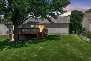 1319 Cambrook Ct, Saint Charles, MO 63304 - Photo 2