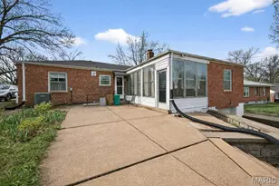 8125 Halifax Dr, Clayton, MO 63105 - Photo 32