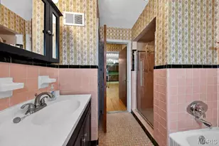 8125 Halifax Dr, Clayton, MO 63105 - Photo 18
