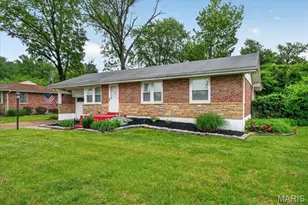 10312 Seaton Dr, Bellefontaine Neighbors, MO 63137 - Photo 2